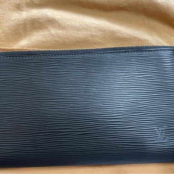 Authentic Louis Vuitton Epi Black Pochette